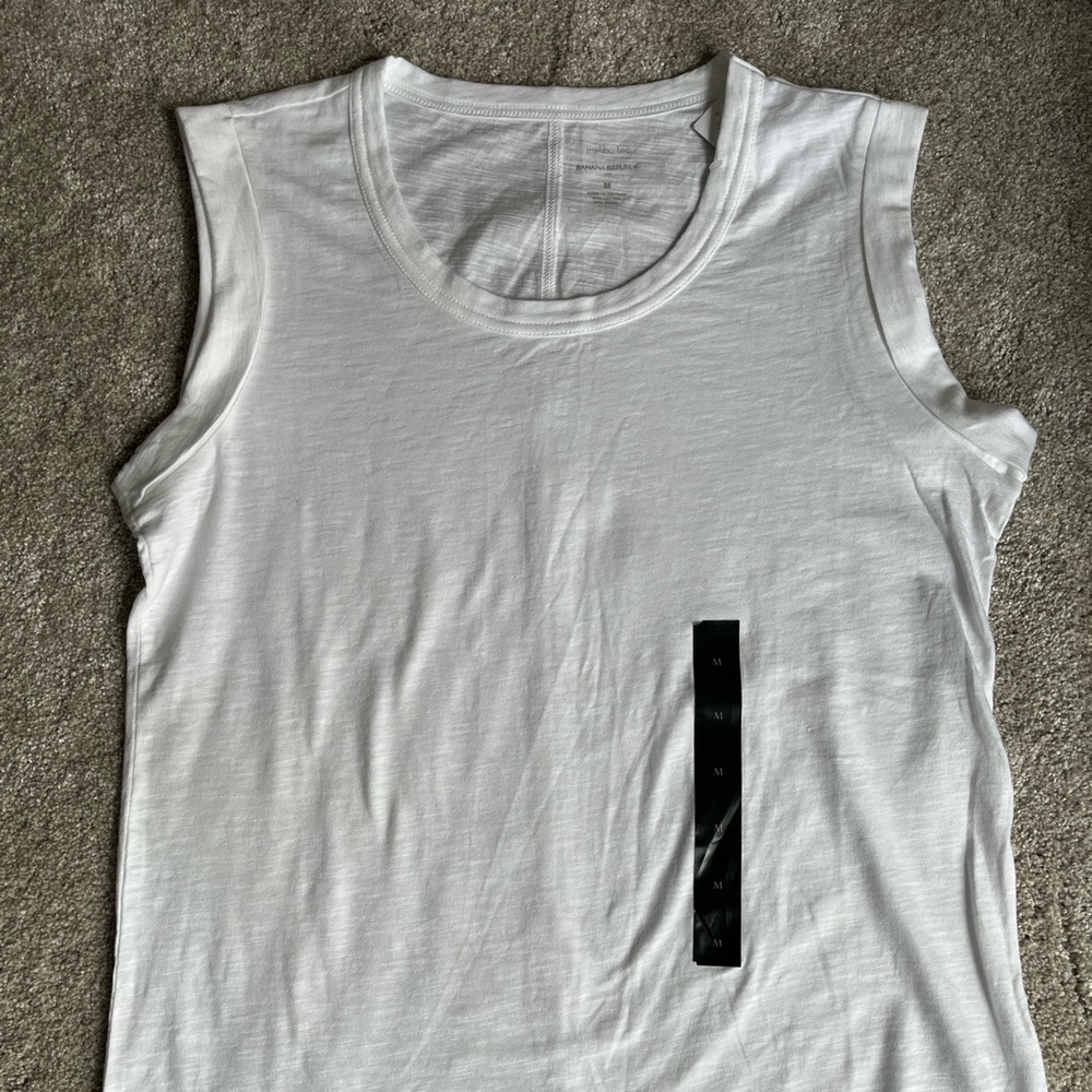 NWT Women’s Banana Republic Sleeveless Tee